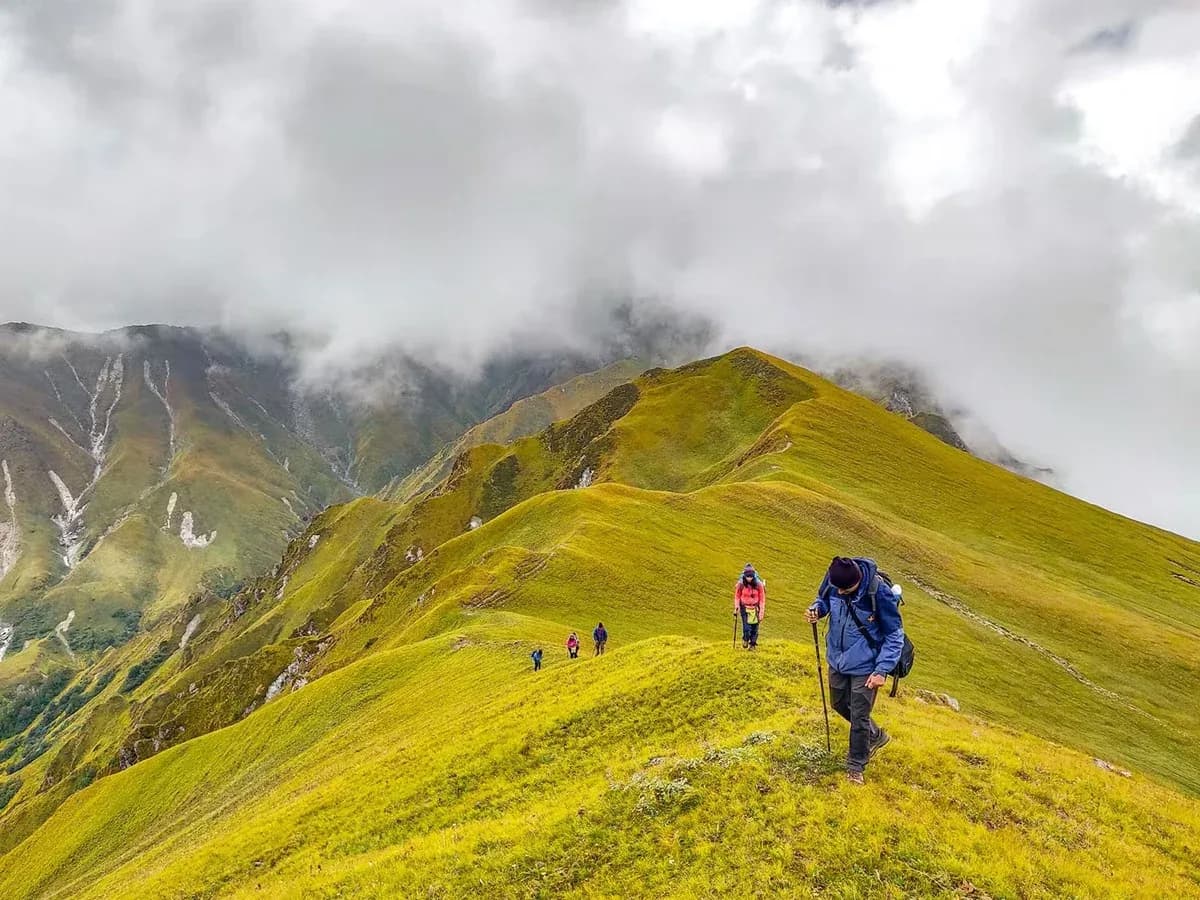 Is Jalori Pass & Serolsar Lake Trek Difficult? — Altitude & Safety